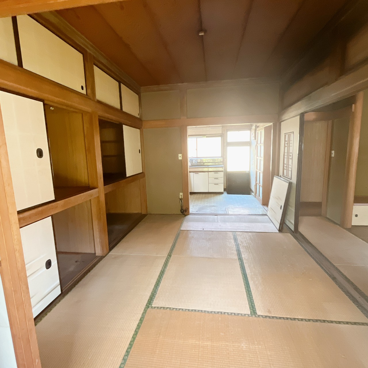 家財整理後の明るく片付いた和室